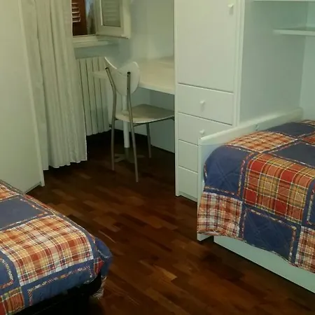 Ascoli Apartman *